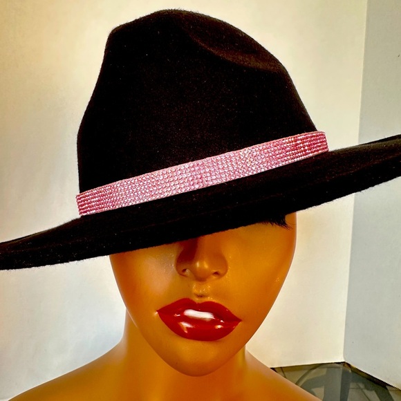 NWT Black Suede Hat With Pink Rhinestones Free Overnight Shipping Arrive 12/24 - Picture 5 of 7